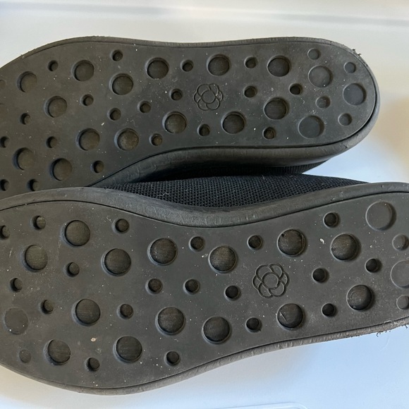 EUC Atoms Black on Black shoe, size 8.75 - Picture 3 of 5